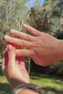 How to use the acupressure ring